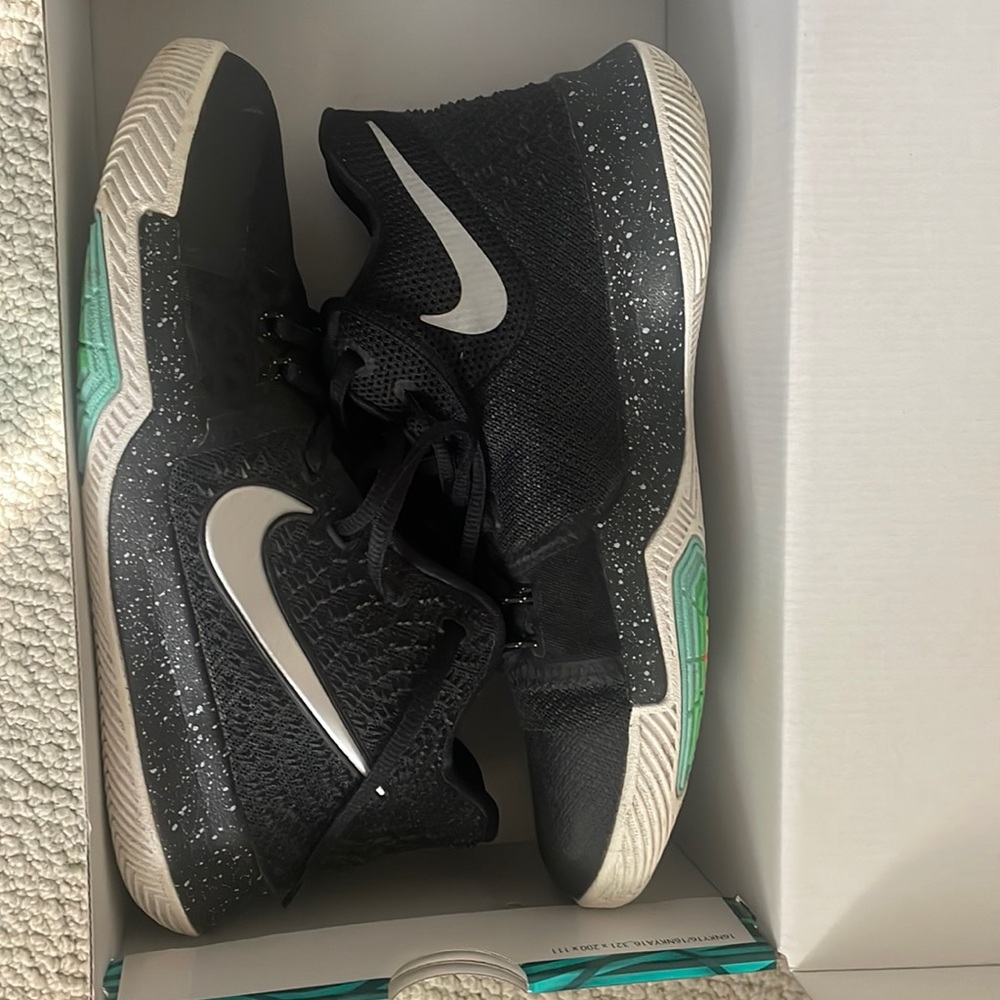 Kyrie 3 gs black with white bottoms Size 7